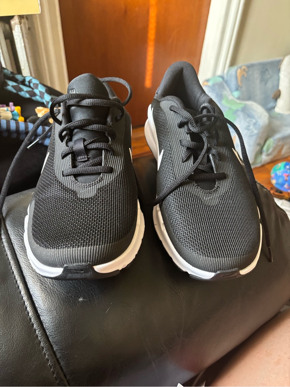 Nike Men's Black and White Athletic Running Shoes